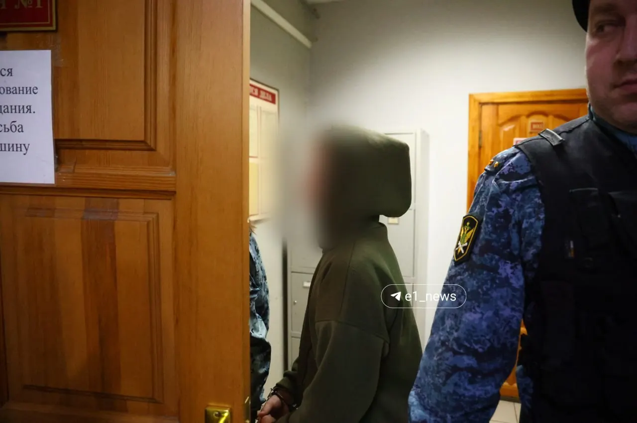 Суд назначил подростку наказание и обязал его родственников выплатить семье погибшей 1,5 млн рублей в качестве компенсации.