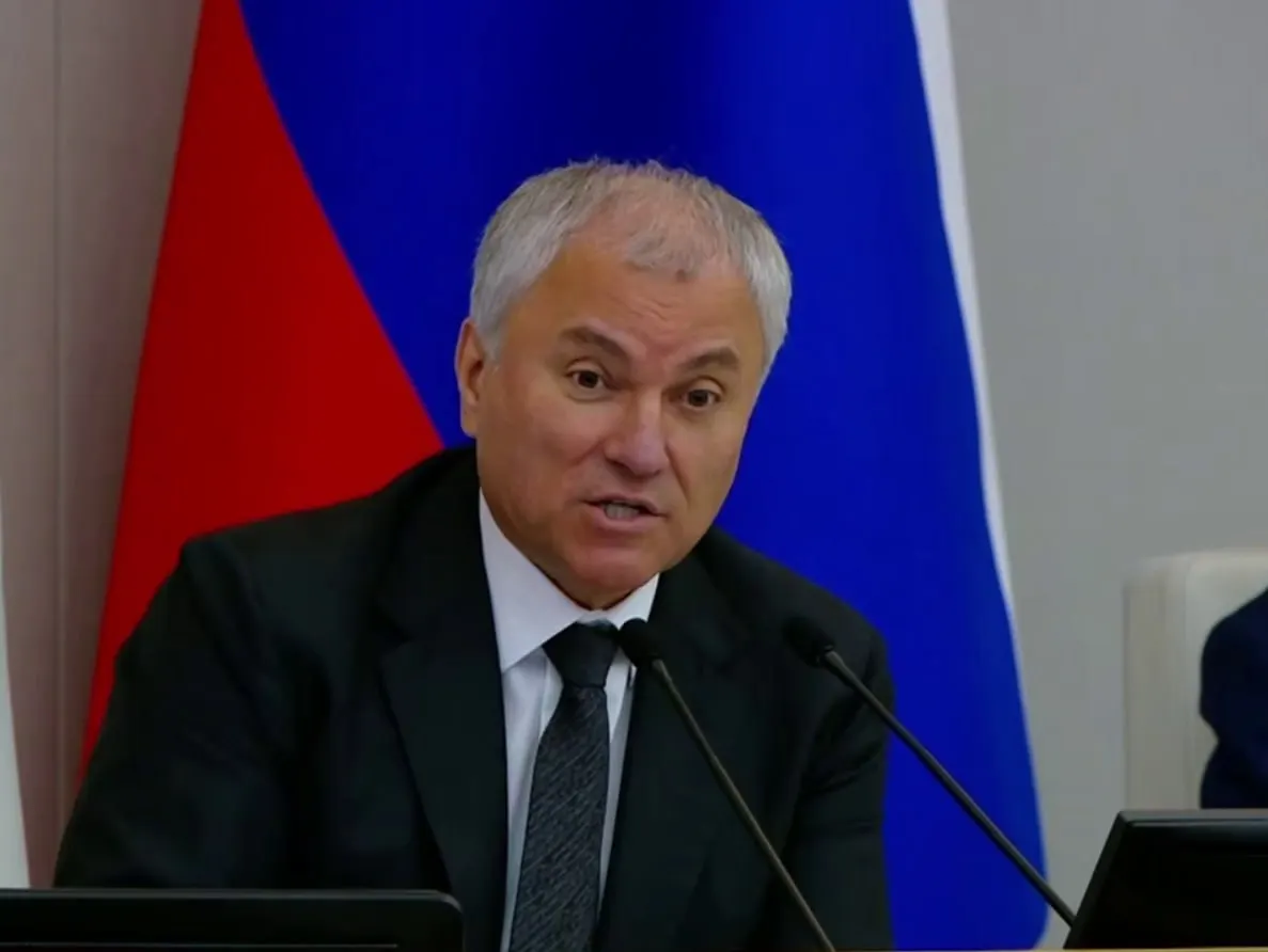 Депутаты приняли во втором чтении законопроект, которым в список профилактических мер официально добавлены противодействие «фальсификации истории» и предупреждение уклонения от воинской обязанности; документ нацелен на сохранение «традиционных ценностей» и обеспечение «национальной безопасности».
