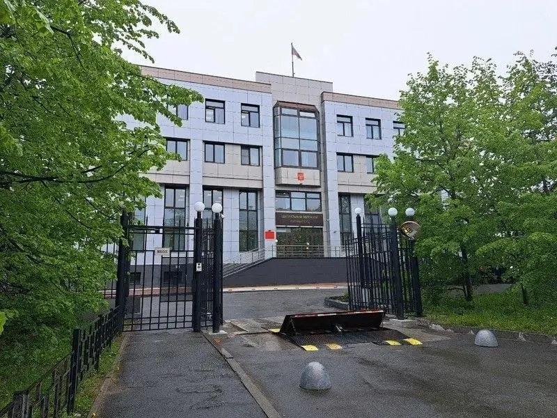 Центральный окружной военный суд признал жителя Екатеринбурга виновным в публичном оправдании терроризма из‑за комментария в соцсети и назначил штраф 400 тыс. руб. и запрет администрировать интернет‑ресурсы на два года.