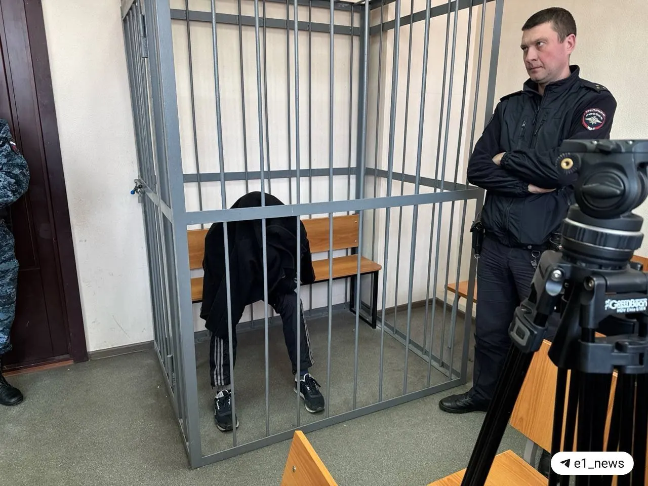 Эдуард Середюк, обвиняемый в нападении на Алёну Фоминых по заказу её бывшего партнёра, отправился на СВО; другим фигурантам дела продлили арест до 12 мая.