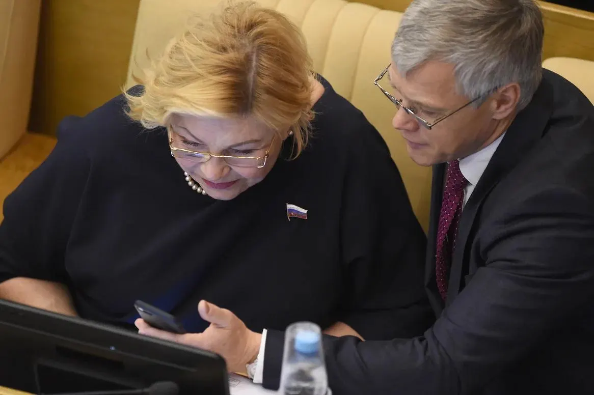 Два депутата, в том числе челябинский парламентарий Валерий Гартунг, оказались единственными голосовавшими против обращения Госдумы по удару по Старобельску; спикер назвал это техническим сбоем и призвал выяснить обстоятельства.