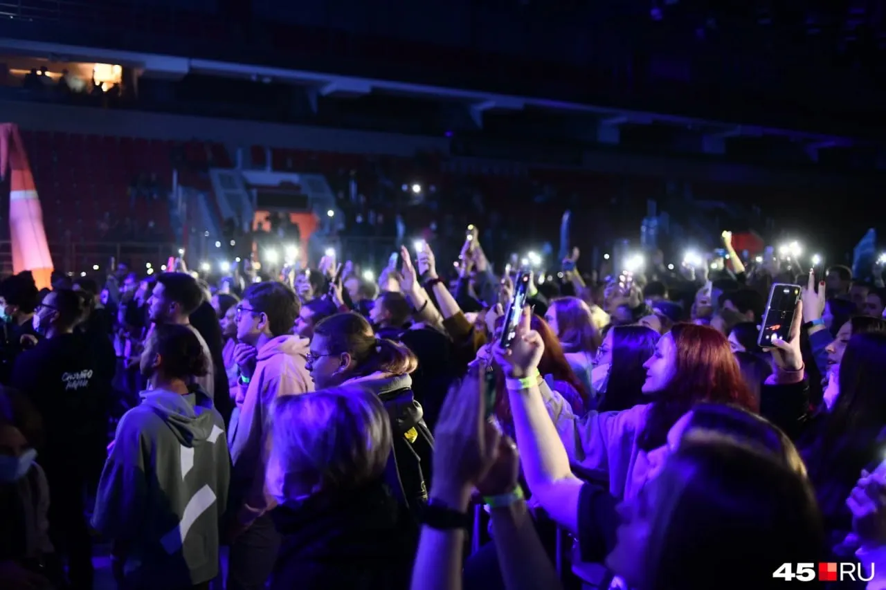 19 июня в Екатеринбурге пройдет Ural Music Night: по всему городу выступят рок, хип‑хоп, джаз, электроника и симфонические оркестры. Хедлайнеры — «Чайф» и Юлия Савичева; бесплатные концерты от NLO и PIZZA.