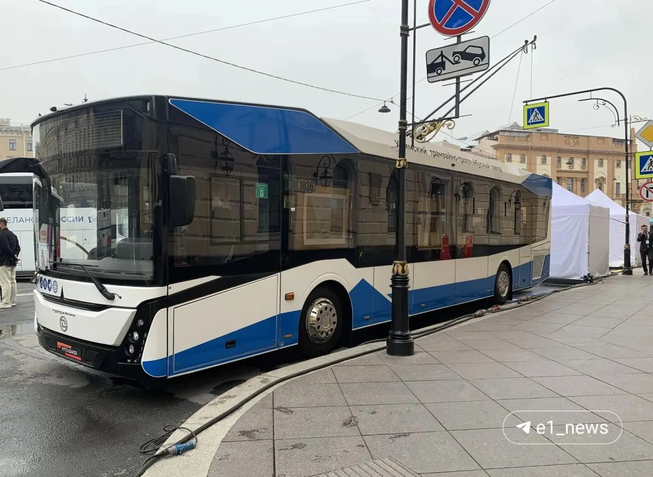 В город приедет первый прототип троллейбуса «Горожанин» третьего поколения: он вмещает до 80 пассажиров и способен проехать до 30 км без проводов. Испытания запланированы на начало июля.