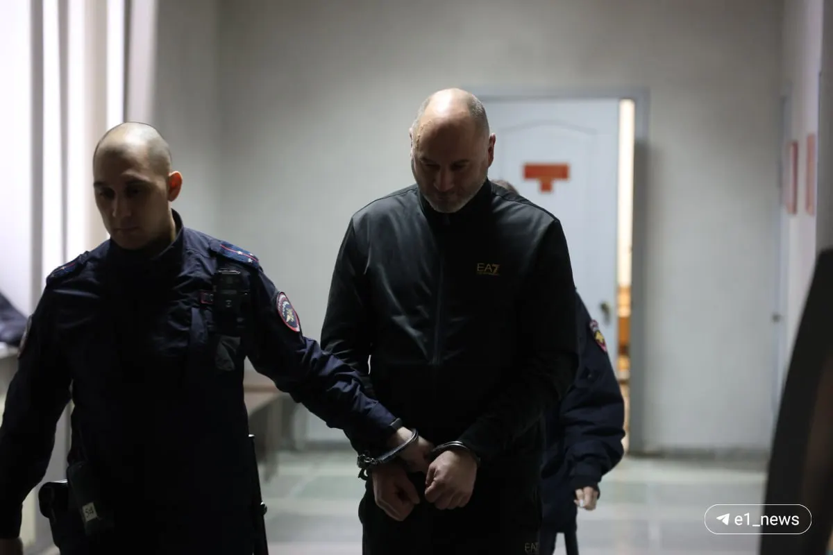 Михаила Арзамасцева, обвиняемого в мошенничестве — по версии следствия, он обманом лишил работника единственного жилья — выпустили из СИЗО и поместили под домашний арест до 7 июня.