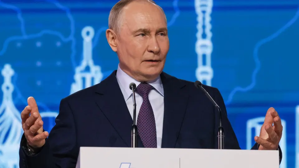 Президент предложил активнее трудоустраивать бойцов, вернувшихся с фронта, чтобы укреплять технологический суверенитет и наращивать производство критически важной продукции. При этом число инвалидов и потребность в протезах в последние годы резко выросли.