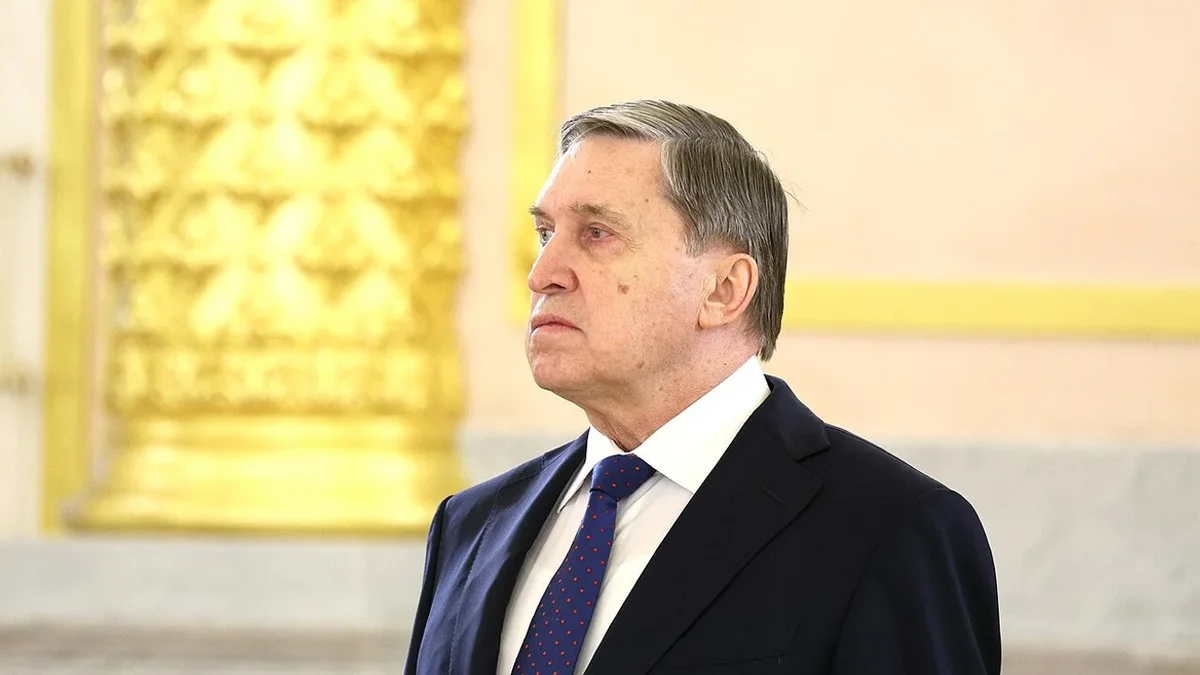 Помощник руководителя заявил, что конфликт не завершится до вывода войск из Донбасса. По его словам, можно проводить множественные раунды переговоров, но без этого шага прогресса не будет; при этом США продолжают телефонные контакты по урегулированию, а президент готов к встрече при условии согласования долгосрочного мирного договора.