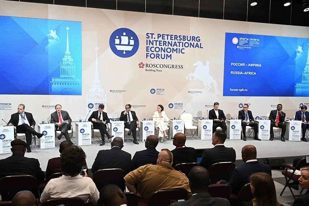 На Петербургском международном экономическом форуме представители России и Африки обсудили экономическое и энергетическое сотрудничество: за полтора года Россию посетили 17 африканских лидеров, товарооборот достиг $27 млрд, а третий саммит намечен на 28–29 октября в Москве. Одной из ключевых задач стало решение энергодефицита на континенте.