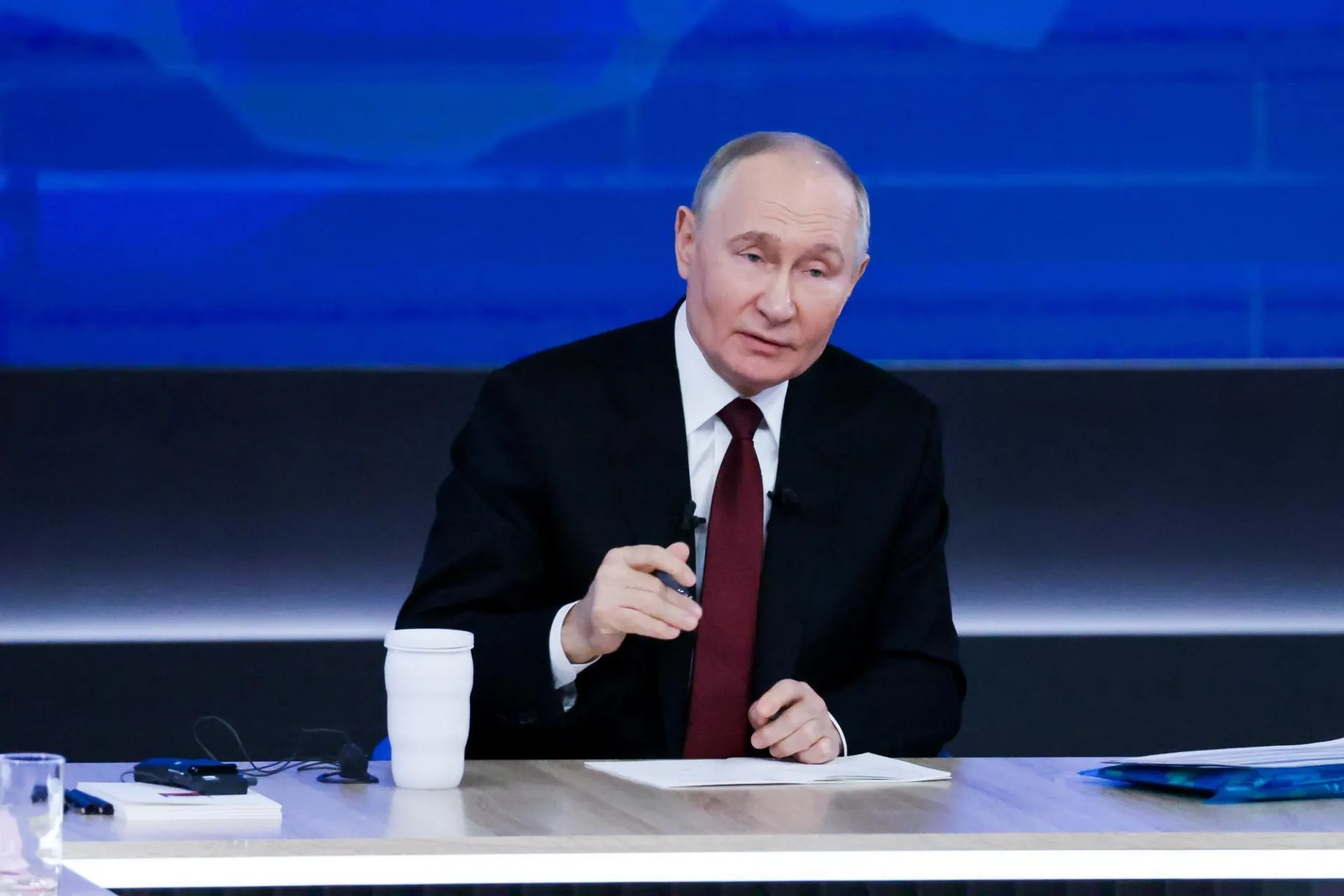 В День медицинского работника президент заявил о планах наращивать кадровый потенциал и инфраструктуру здравоохранения, а также подчеркнул необходимость повышения престижа медицинских профессий.