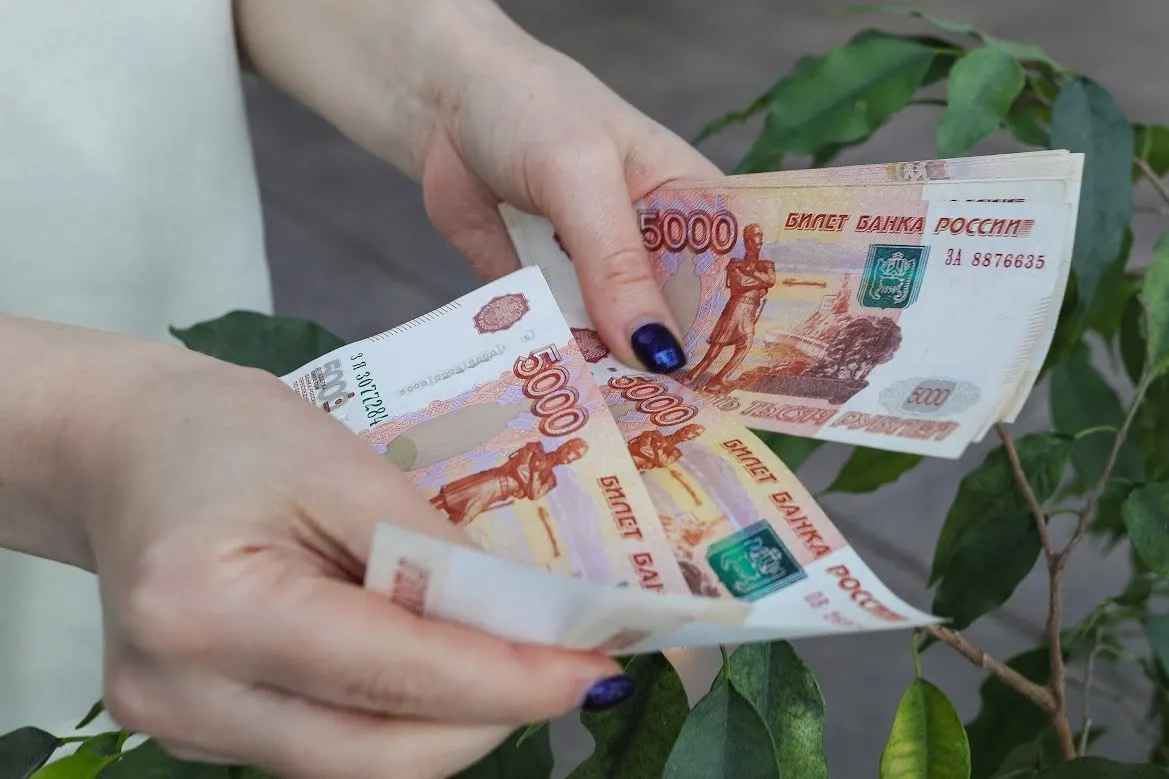 Работники местной фирмы заявили о невыплате зарплаты — трое подали иск и обратились в прокуратуру. Руководство отрицает задолженность и утверждает, что сотрудники обращались с жалобами в нетрезвом состоянии.