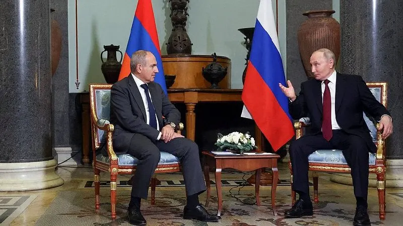 Президент России по телефону поздравил Николa Пашиняна с днём рождения и обсудил итоги заседания Высшего евразийского экономического совета, в том числе вопросы участия Армении в ЕАЭС.