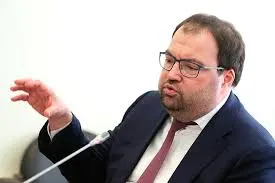Глава Минцифры заявил, что интеграция механизмов подтверждения возраста в цифровые платформы станет приоритетной задачей; ведомство изучает зарубежный опыт.