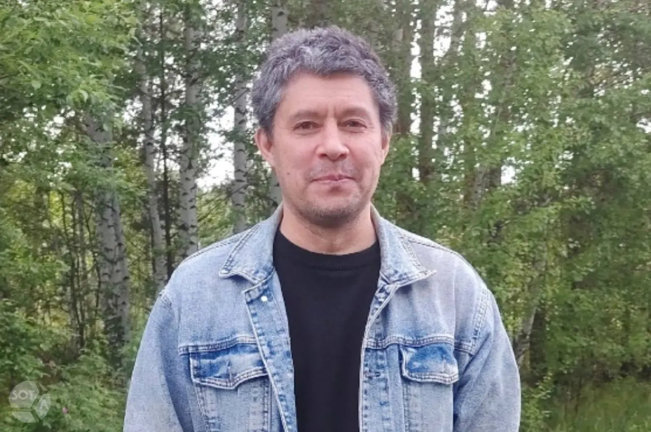 Сторонник «Яблока» и сотрудник Института электрофизики УрО РАН рассказал, что 3 июня полицейские изъяли технику, составили протокол о мелком хулиганстве, а суд назначил ему арест на пять суток; отбывать наказание отправили в спецприемник Алапаевска.