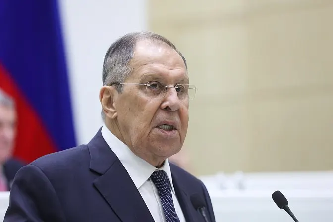 Глава МИД РФ заявил, что нормы ЕАЭС и ЕС взаимоисключающие, поэтому вопрос членства Армении следует решать быстро — от этого зависят тарифная и фитосанитарная политика. Ранее Москва применила дипломатические и торговые меры.