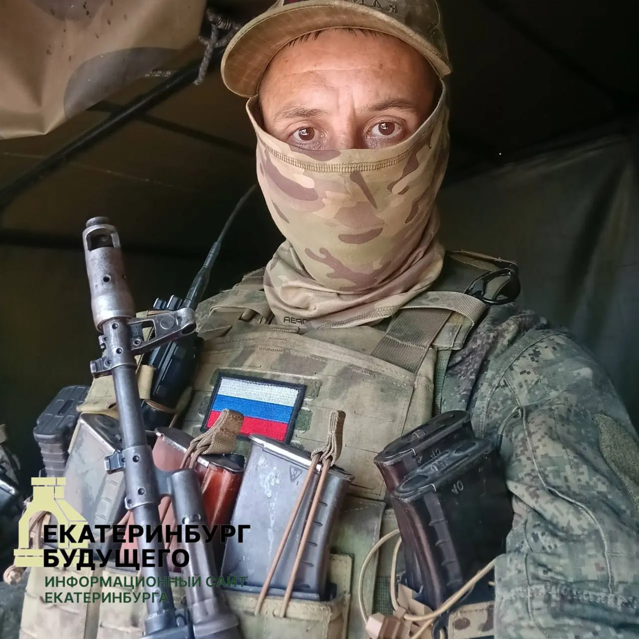 41-летний Сергей Блискунов, обвиняемый в смертельном нападении на бывшую жену в больнице Екатеринбурга, после освобождения из СИЗО заключил контракт с Минобороны и отправился на фронт. Ранее он имел шесть судимостей.