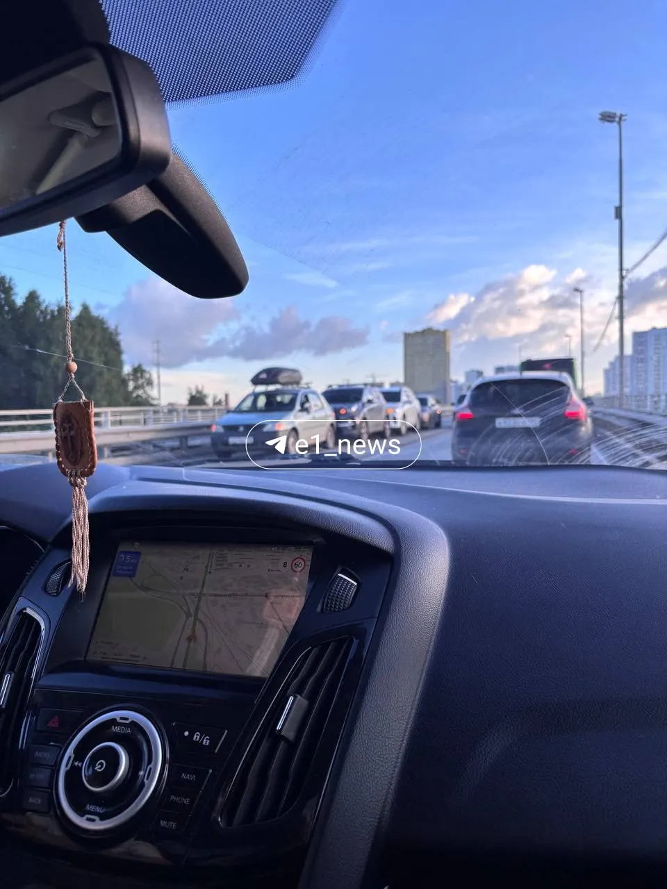 На Блюхеровском мосту столкнулись четыре автомобиля — движение в сторону Шарташа затруднено. Водителям рекомендуют искать объезды.
