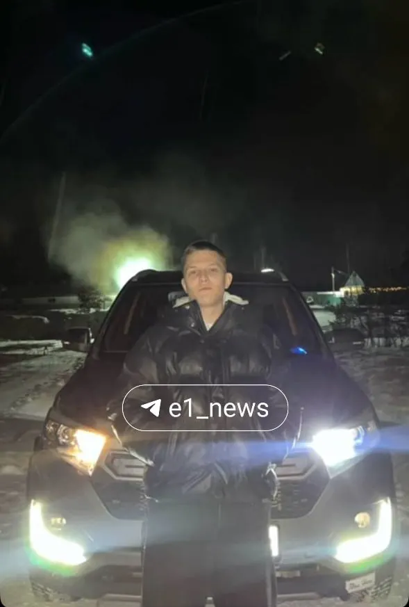 Права молодой человек получил в 2024 году; за последние два года к нему дважды привлекали за нарушения ПДД. Водителю пока не предъявлены обвинения — он также стал одним из пострадавших, в машине был его брат.