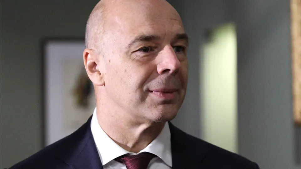 Министр финансов заявил, что компании топливно‑энергетического комплекса должны самостоятельно закупать средства защиты за счёт собственных ресурсов; затраты можно включать в себестоимость, а перечень необходимого оборудования формируется совместно с профильными ведомствами.