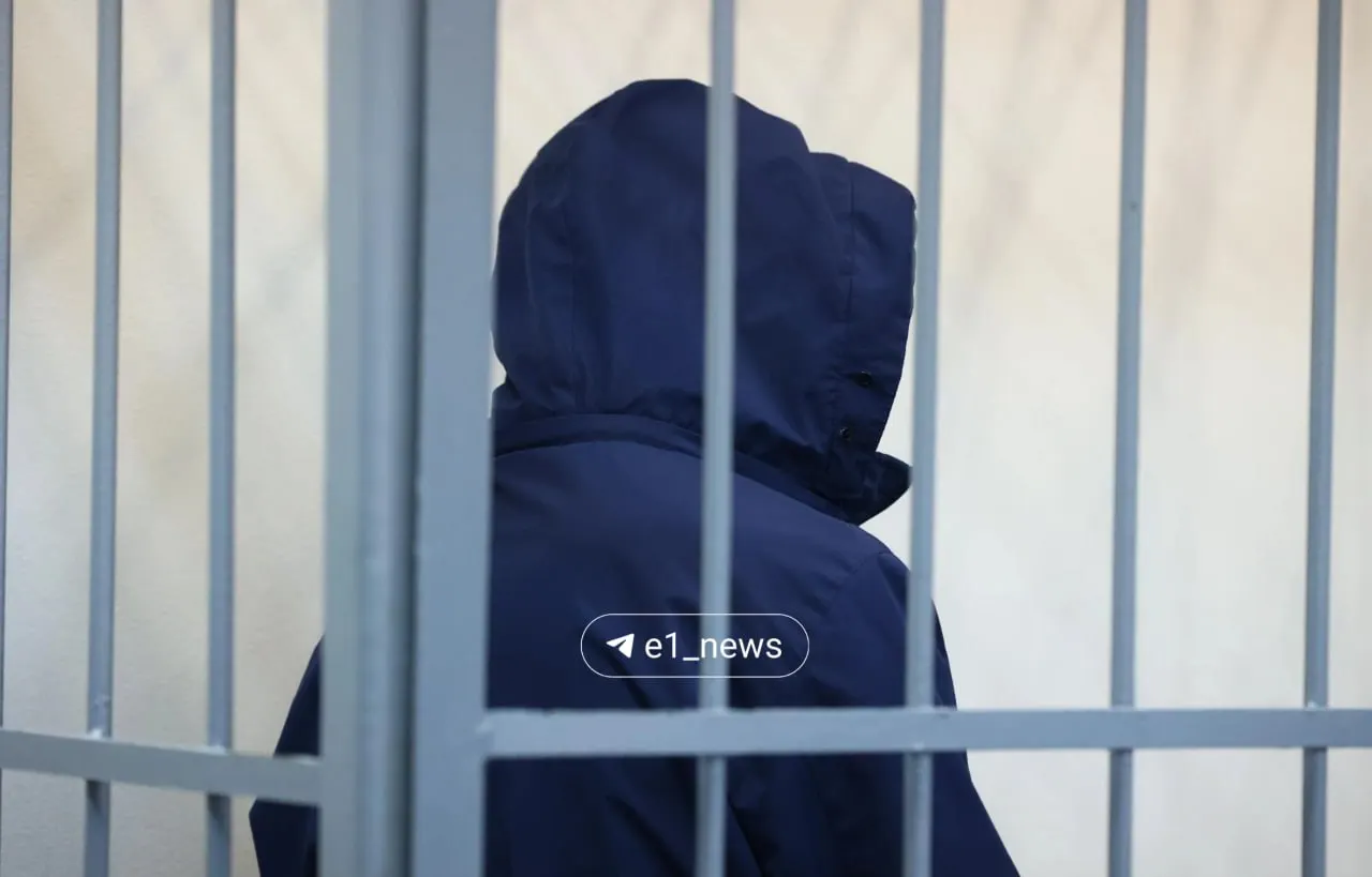 Денис Погулко, один из обвиняемых в убийстве и расчленении Татьяны Кац (2003), уехал на СВО; из‑за этого судебное заседание перенесли на месяц.