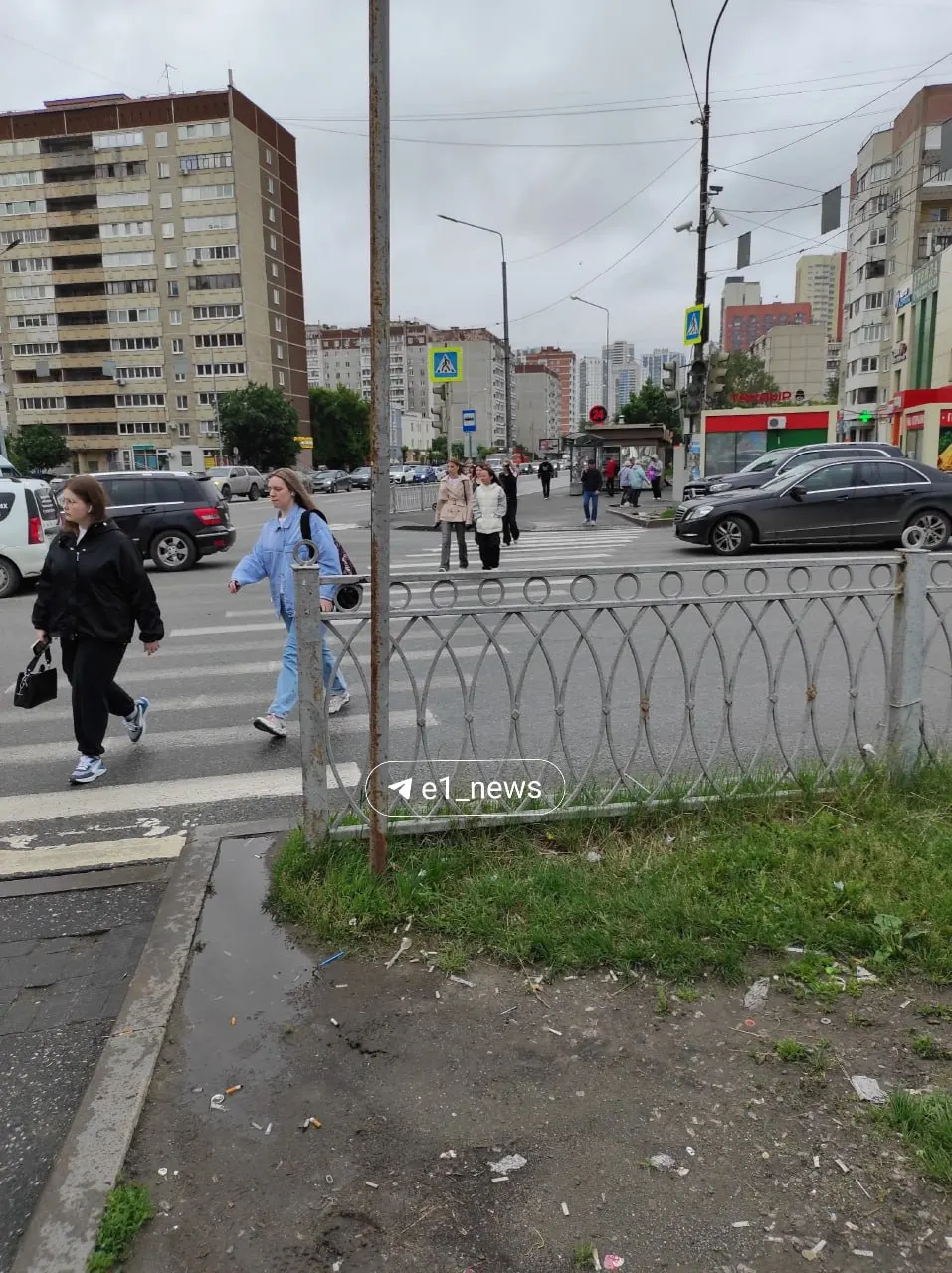 После дождя в нескольких местах города перестали работать светофоры: зафиксированы поломки на перекрёстке Репина — Волгоградская и у торгового центра «Радуга парк».