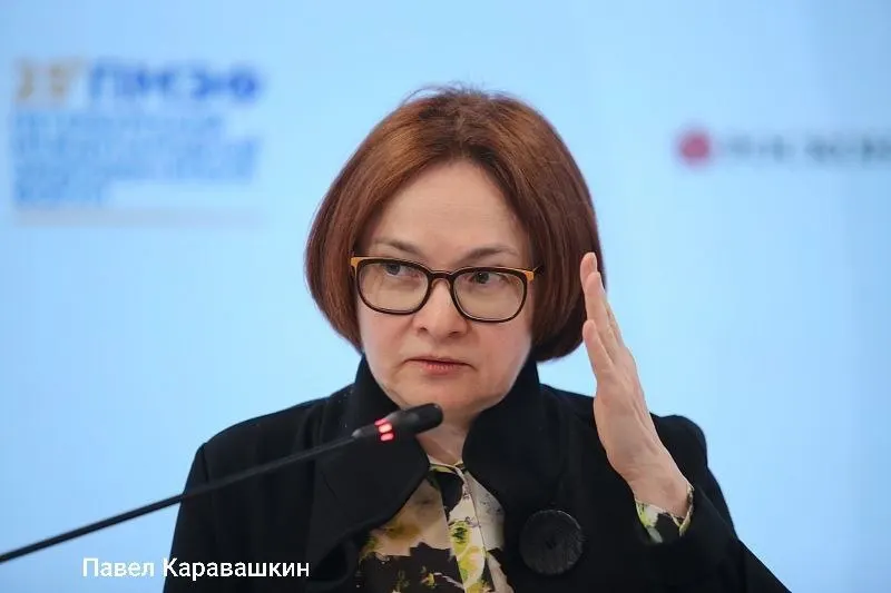 Глава Центробанка не примет участие в сессии ПМЭФ — 4 июня она будет на похоронах советника Алексея Можина, который более 30 лет представлял Россию в МВФ. В дискуссии по восстановлению устойчивого экономического роста участвуют Силуанов, Решетников и Орешкин.