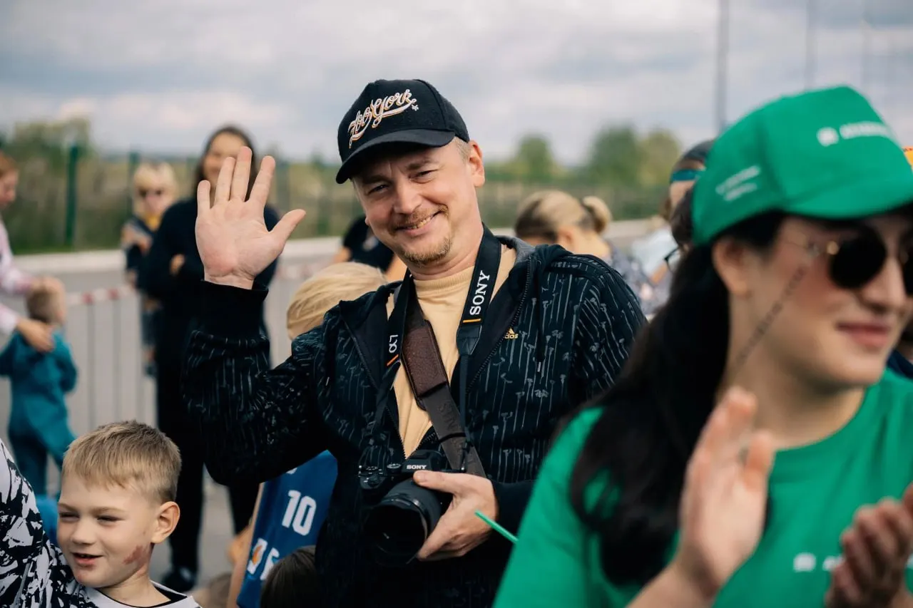 Суд взыскал 2,5 миллиона рублей в пользу матери 44‑летнего рабочего, погибшего при взрыве и пожаре во время пробного пуска установки; вины работника не установлено, у него остались двое детей.