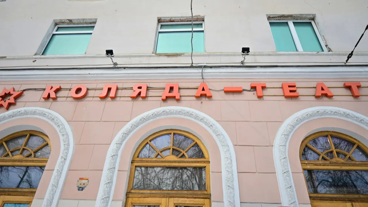 Кировский районный суд официально признал замдиректора театра Эку Вашакидзе учредителем АНО «Коляда-театр». Ранее, после смерти Николая Коляды, организация осталась без формального учредителя и могла быть ликвидирована.
