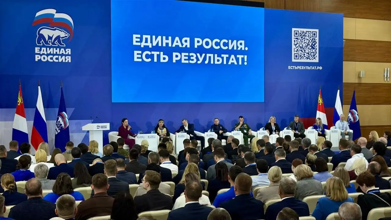 Власти установили для регионов индивидуальные целевые показатели — теперь речь идёт о диапазоне 47–51% голосов по партийным спискам. Цель — сохранить конституционное большинство, но такие установки повышают риск административного давления в кампании.