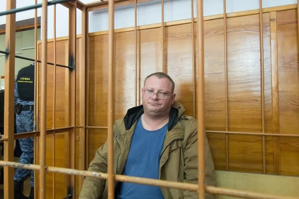 Верх-Исетский районный суд Екатеринбурга отклонил ходатайство о условно‑досрочном освобождении Ярослава Ширшикова, который отбывает пятилетний срок по делу об оправдании терроризма.