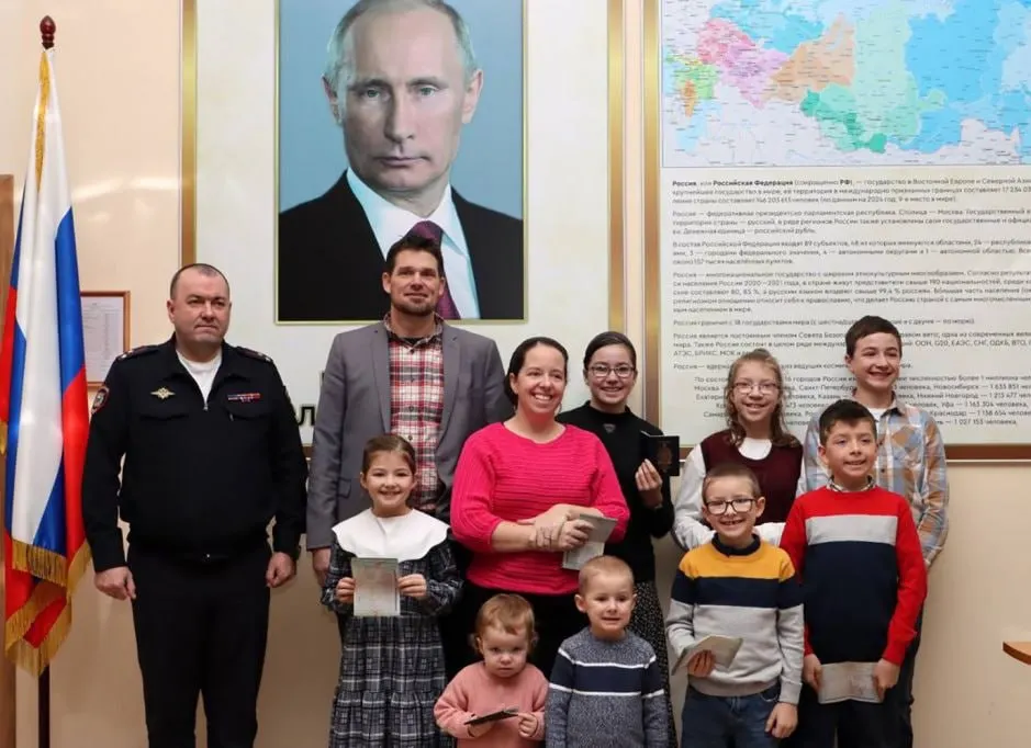 В 2025 году 1112 иностранцев получили специальные визы для переезда в Россию по программе «традиционных ценностей». Больше всего заявителей — из Германии, Франции и США.