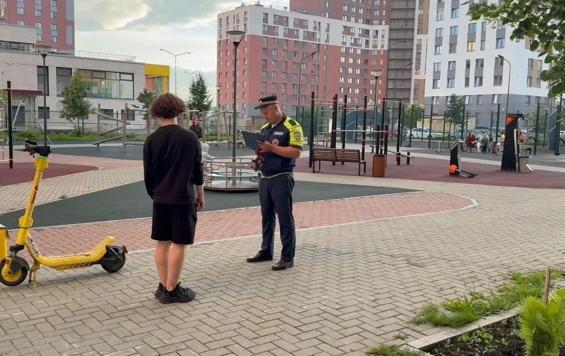23 июня около 20:00 на улице Академика Парина 19‑летний водитель самоката наехал на двухлетнего ребёнка. Малыш госпитализирован, по версии ГИБДД причина — невнимательность водителя.