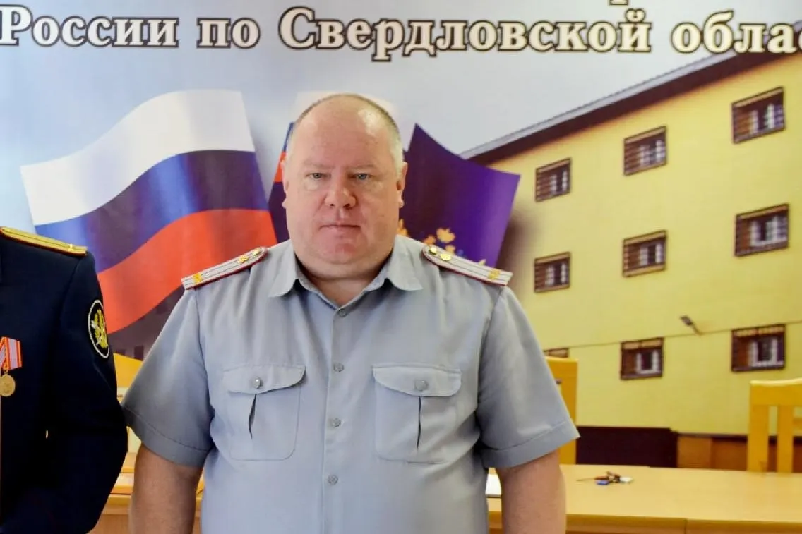 Верх‑Исетский районный суд признал виновными в халатности бывшего начальника СИЗО‑1, его заместителя и начальника дежурной службы после побега двух осуждённых; им назначены штрафы.