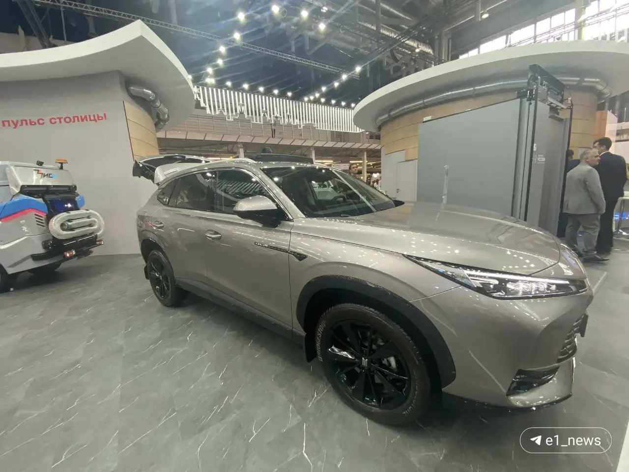 Кроссовер создан на базе британской марки MG, принадлежащей китайской компании SAIC. Модель частично собирают в России, в перспективе планируют увеличить локализацию. Цена — 2,7 млн ₽.