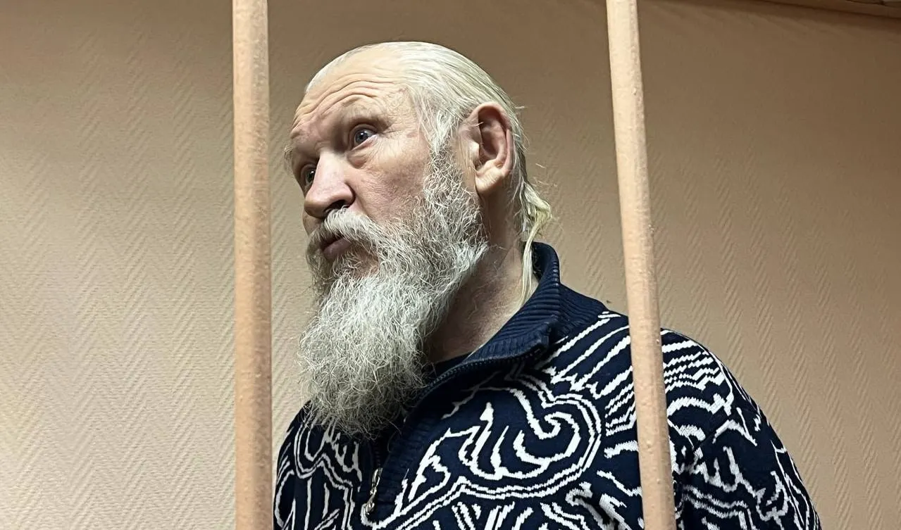 В обновлённый перечень попал бывший депутат Госдумы Михаил Александрович Глущенко, ранее осуждённый за соучастие в убийстве Галины Старовойтовой.