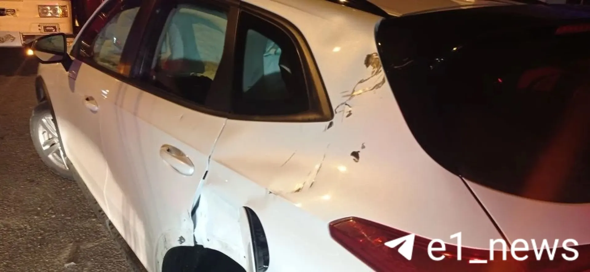 В центре Екатеринбурга байкер столкнулся с кроссовером Haval напротив дома №29; мотоциклист с травмами грудной клетки госпитализирован.