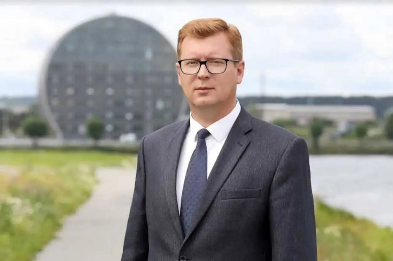 Губернатор Свердловской области Денис Паслер сообщил об увольнении мэра Первоуральска Игоря Кабеца. До назначения нового главы городом временно, вероятно, будет руководить заместитель по ЖКХ Денис Поляков.
