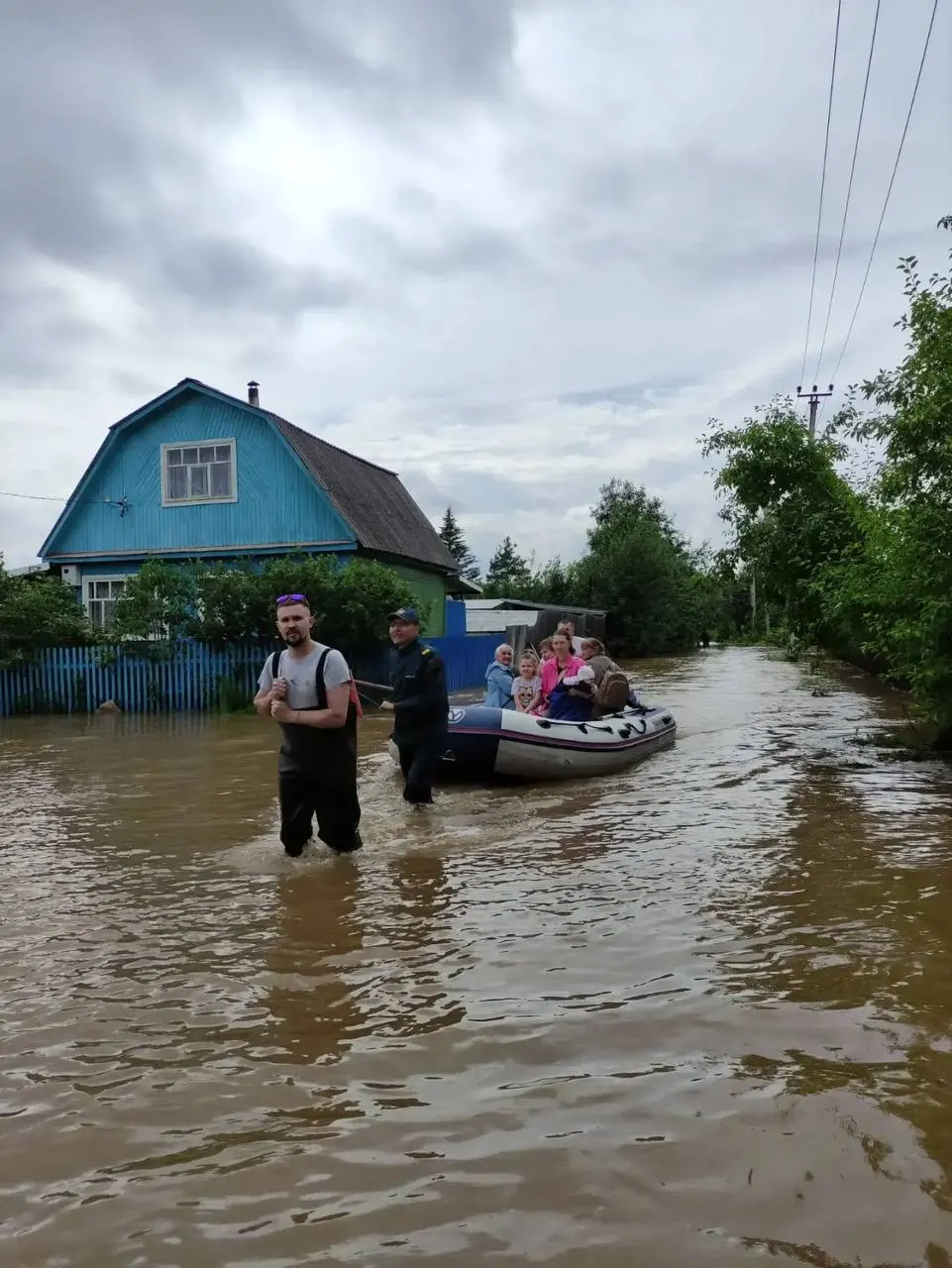 Сильные дожди вызвали масштабные подтопления в регионе: основная зона — Горноуральский округ и Нижний Тагил. Эвакуированы десятки людей, несколько населённых пунктов остаются отрезанными, в ряде муниципалитетов введён режим ЧС.