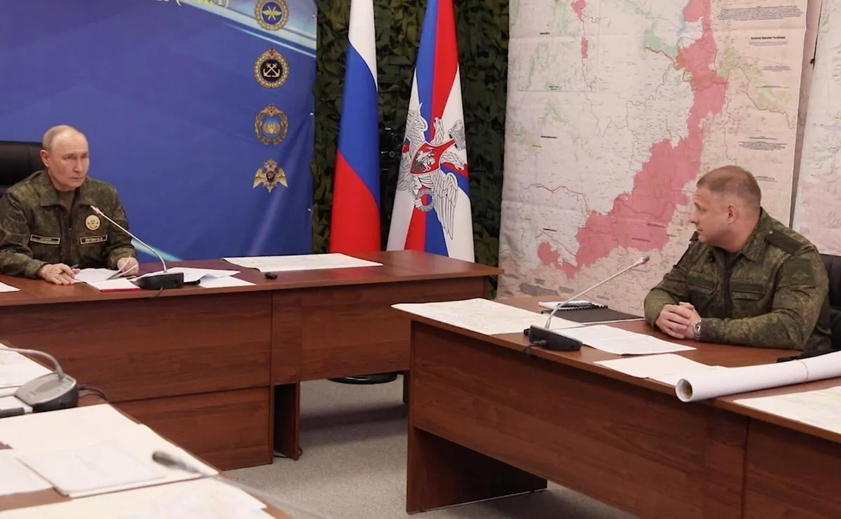 На совещании с военными президент заявил о взятии под контроль всей территории Луганской народной республики; начальник Генштаба доложил об «освобождении» 636 км² в июне и о взятии Константиновки, обсуждались эвакуация мирных и продвижение к Славянску.