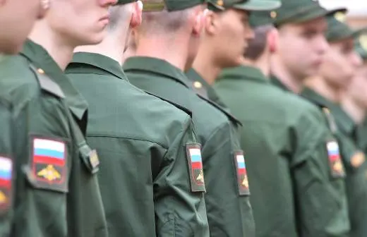 Правительство поддержало законопроект, позволяющий направлять солдат срочной службы в пожарные подразделения МЧС для тушения пожаров и проведения аварийно‑спасательных работ в городах и селах.