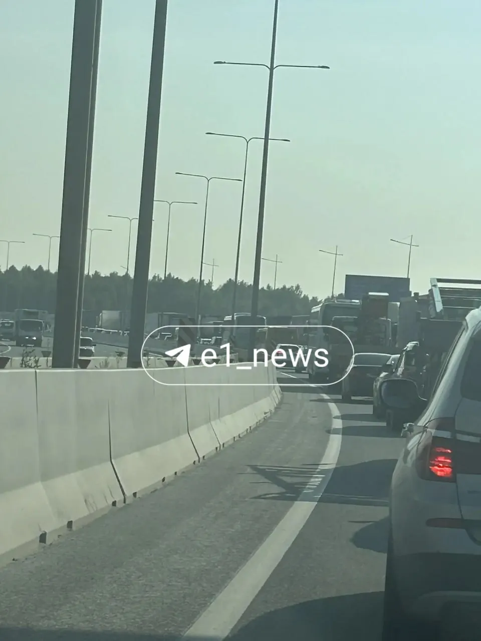 На Екатеринбургской кольцевой дороге произошло несколько аварий: заторы тянутся от развязки с Челябинским трактом до дублера Сибирского тракта.