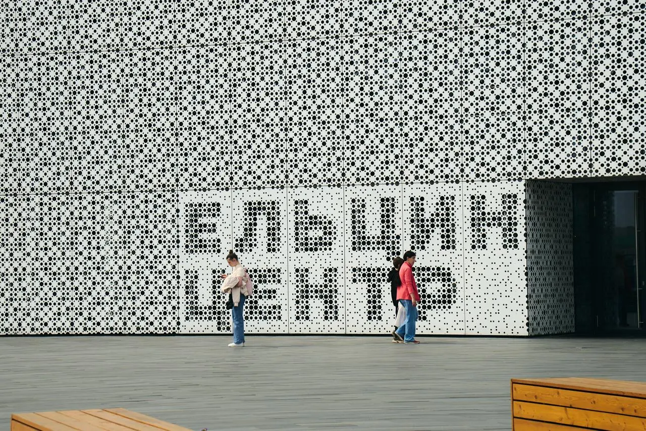 К 35‑й годовщине августовского путча собирают снимки и истории из личных архивов — приглашают жителей Екатеринбурга и других городов присылать фотографии с краткой заметкой и контактами правообладателя.