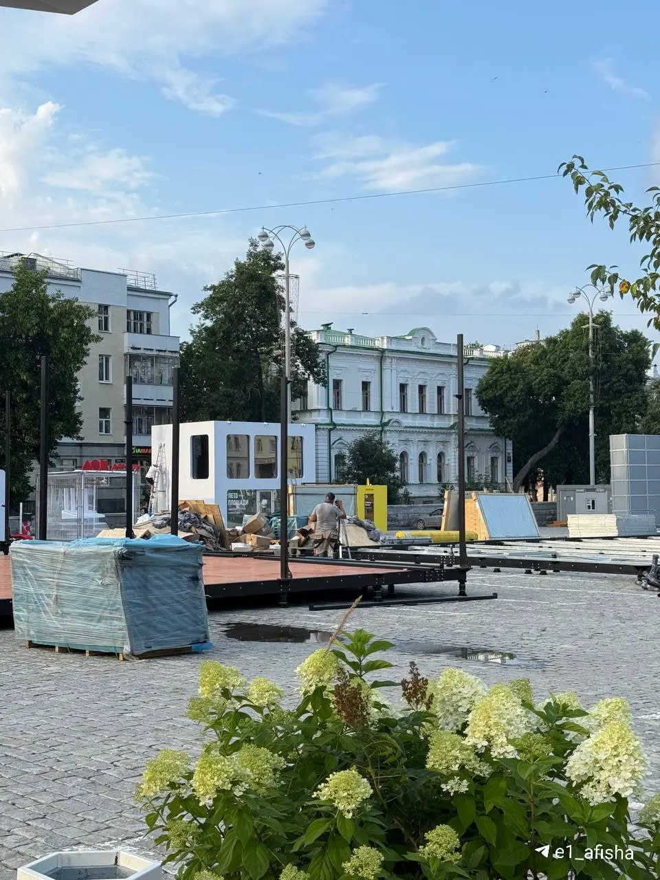 1 августа на Площади 1905 года пройдёт турнир по паделу для новичков, любителей и профи. Вход свободный, участие бесплатное (требуется регистрация). Можно приносить инвентарь или взять напрокат.
