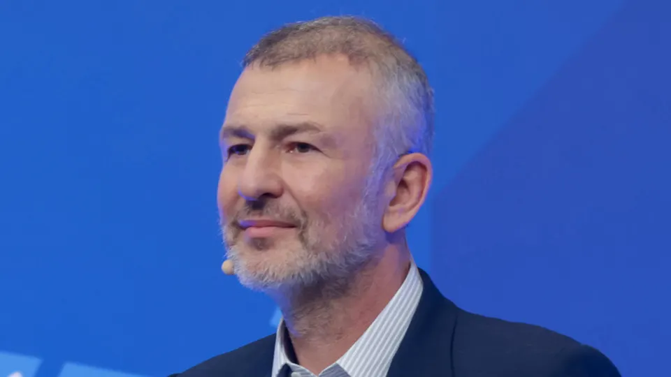 Миллиардер Андрей Мельниченко избежал национализации энергетической компании СИБЭКО: прокуратура отозвала иск после мирового соглашения и перечисления 32 млрд рублей в образовательный центр «Сириус».