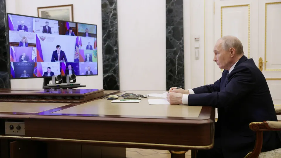 Президент одобрил предложение губернатора Забайкалья о строительстве сети небольших нефтеперерабатывающих заводов для повышения устойчивости поставок на внутренний рынок после серии ударов по крупным НПЗ.