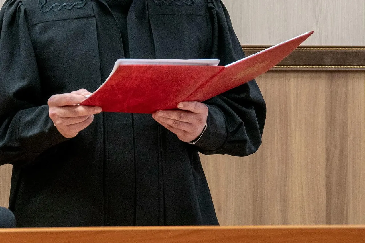 Житель Академического района признан невиновным: суд учёл, что он действовал в условиях необходимой обороны, отбивая сына от пьяного соседа, который проник в квартиру и избил ребёнка.