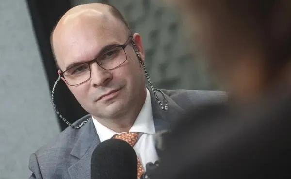 В ходе часовой прямой линии Заботкин разъяснил подход ЦБ к курсу рубля, инфляции, банковским вкладам и другим ключевым экономическим вопросам.