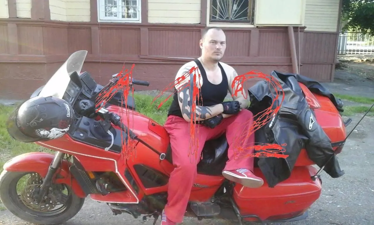 По данным источников, задержан один из подозреваемых в нападении на учёного Никиту Зезина. Несколько дней до смерти его избили у института после замечания детям на квадроциклах; в отношении задержанного проводятся следственные действия.