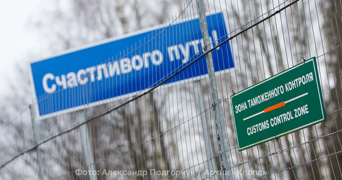 МИД РФ объявил двух сотрудников итальянского диппредставительства персонами non grata; иностранцы и их семьи обязаны покинуть Россию в течение 72 часов.