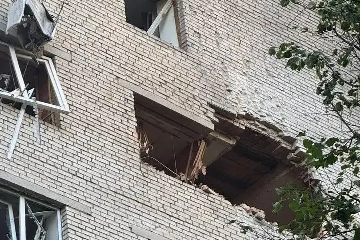 В ночь на 13 июля в посёлке Пионерский Истринского округа в результате падения дрона и последовавшего пожара погибли три человека, пятеро получили ранения, сообщил губернатор Московской области.