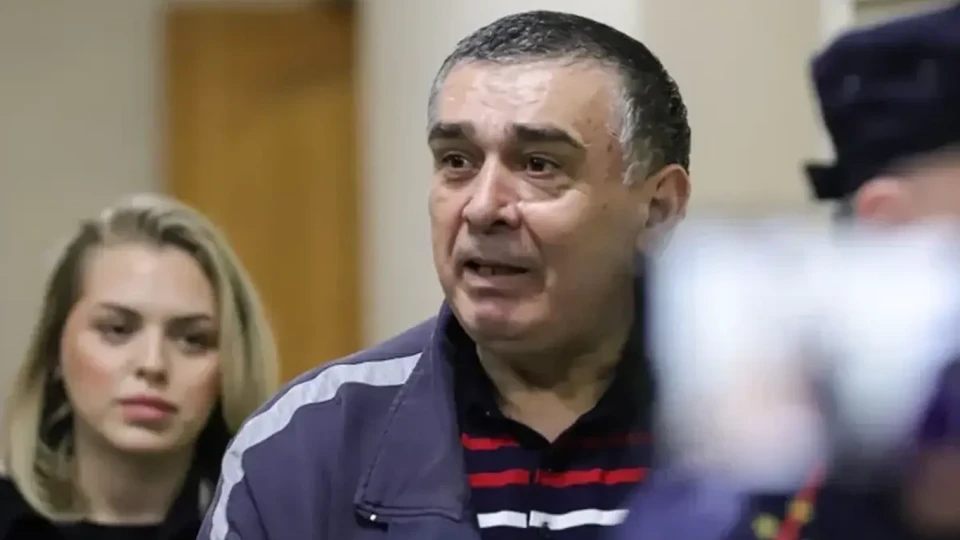 Шахина Шыхлински, приговоренного к 24 годам за убийства в Екатеринбурге, планируют обменять вместе с его сыном; обсуждение вопроса обмена ожидается на уровне МИД. Дело привело к обострению отношений между странами и ответным задержаниям россиян в Азербайджане.