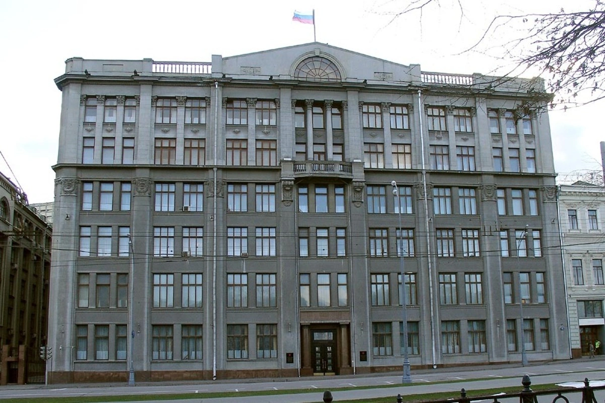 Из администрации президента поручили ряду лояльных СМИ сократить публикации фото и видео последствий ударов ВСУ по российской территории и уделять внимание материалам о результатах российских ударов; некоторые крупные телеграм‑каналы уже удаляют или сокращают такие публикации.